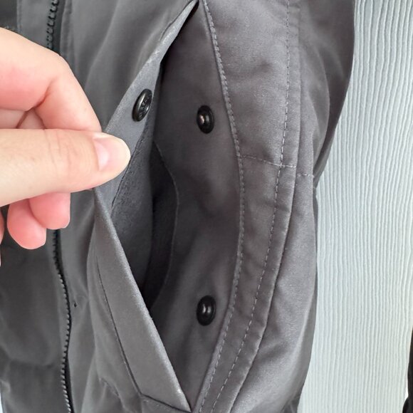 Canada Goose "Shelburne" Parka in Grey, size Small - Picture 9 of 16